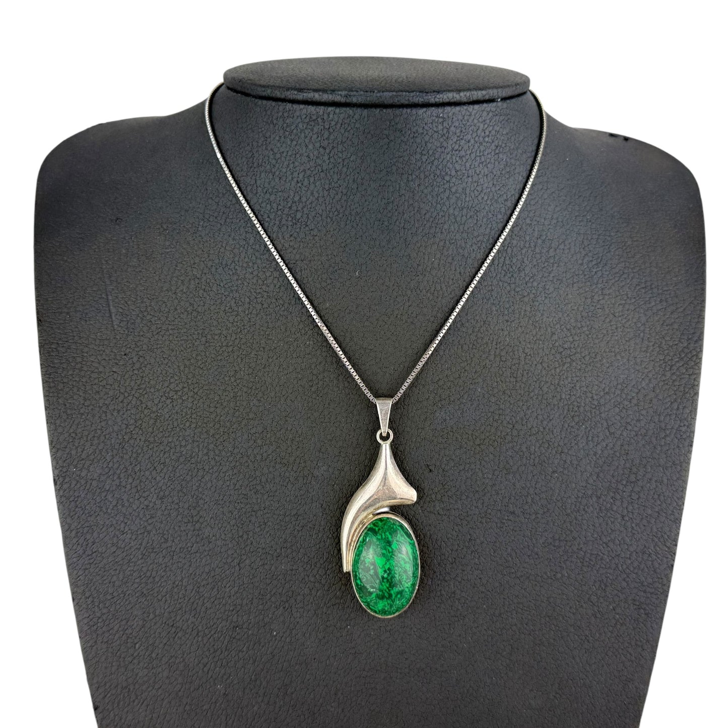 925 Sterling Silver Necklace Pendant Green Stone 42cm 17g Vintage Large