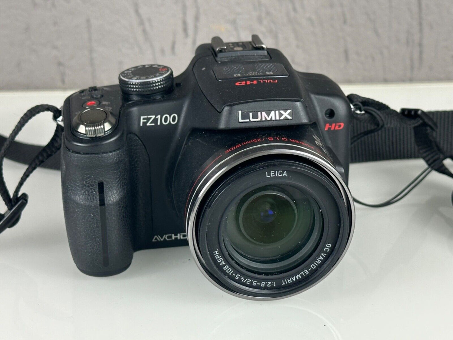 Panasonic Lumix DMC FZ100 with Leica lens and original case Full Working