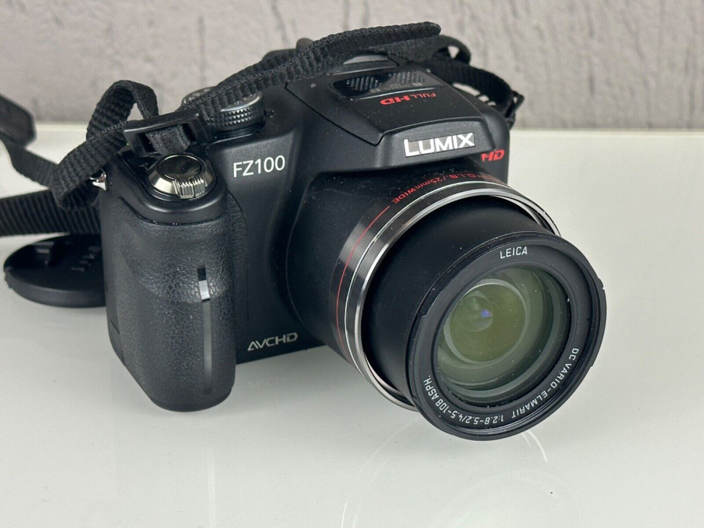 Panasonic Lumix DMC FZ100 with Leica lens and original case Full Working