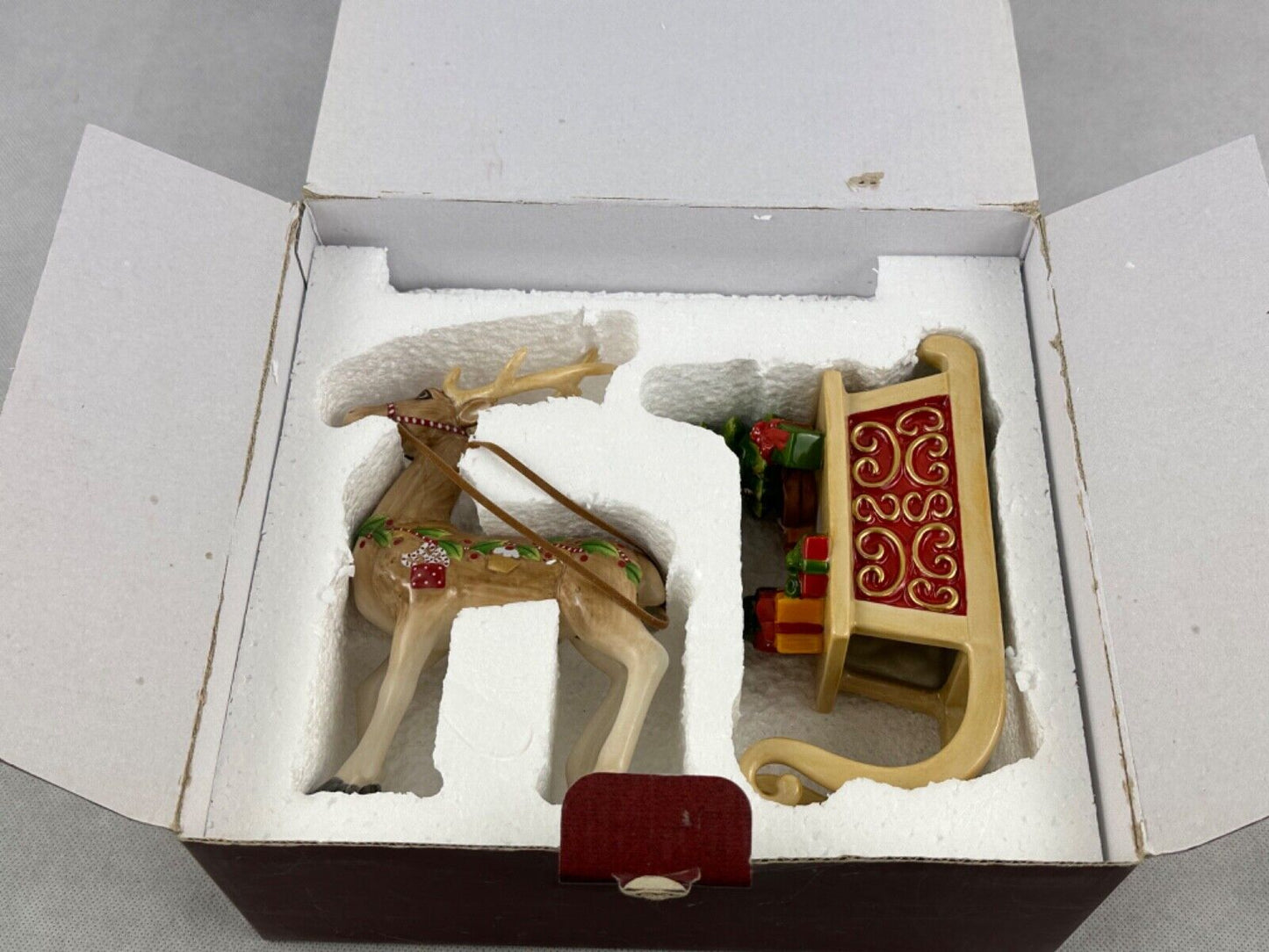 Villeroy Boch Winter Bakery Decoration reindeer with sleigh