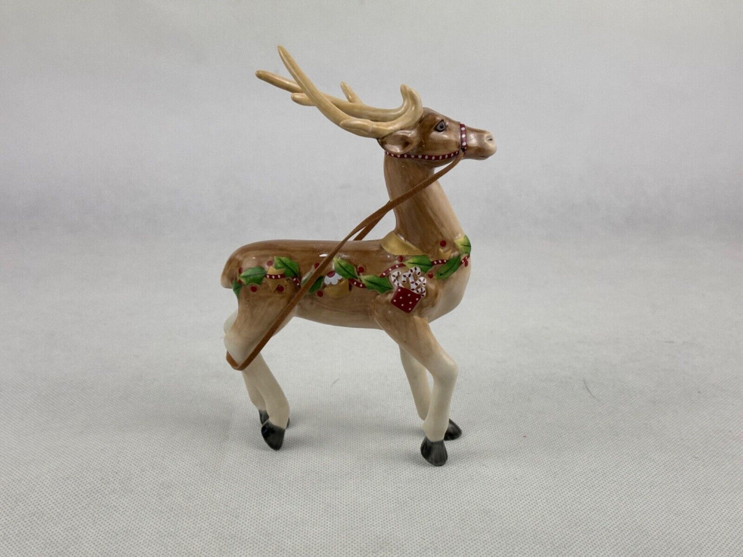 Villeroy Boch Winter Bakery Decoration reindeer with sleigh