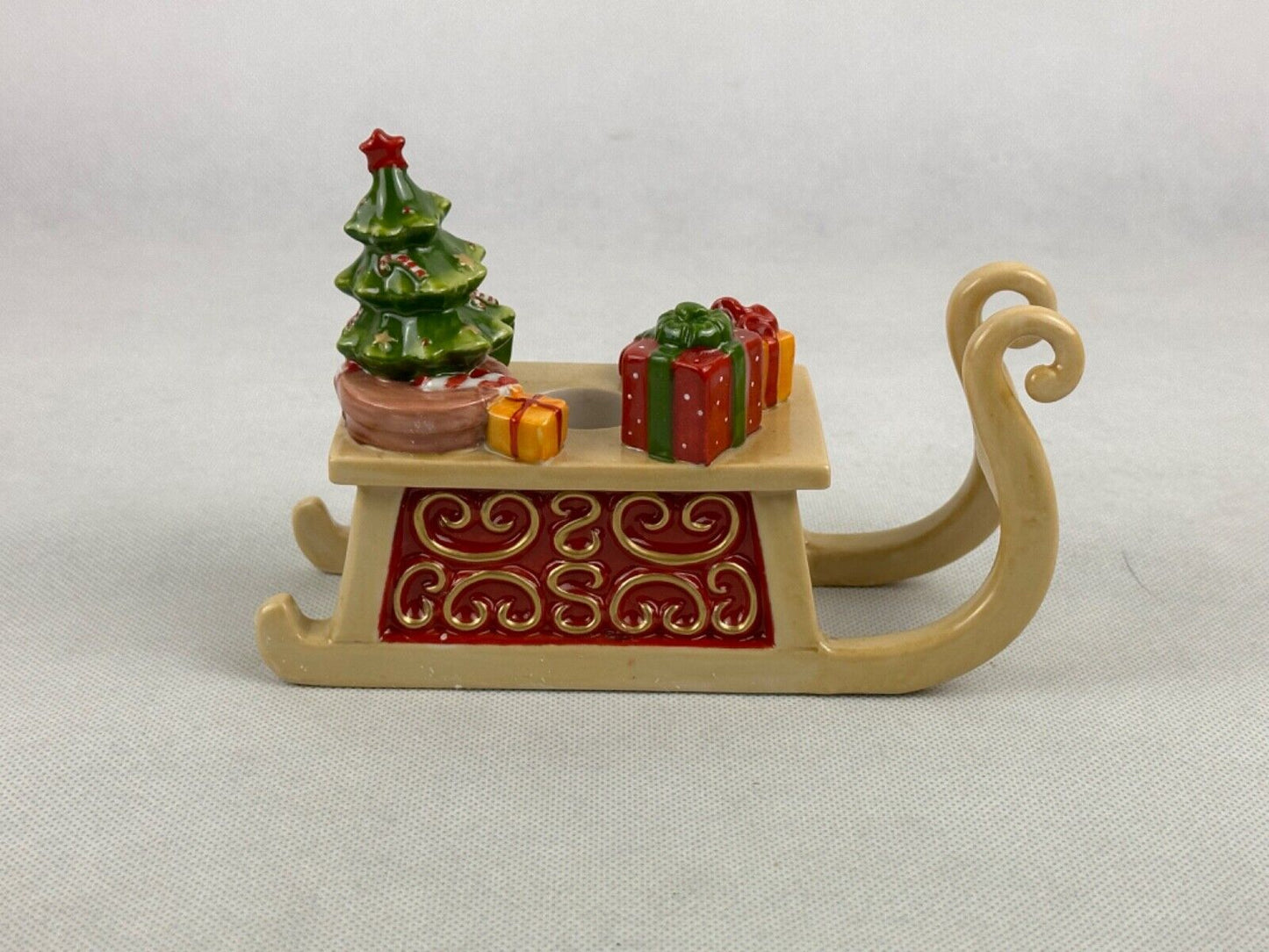 Villeroy Boch Winter Bakery Decoration reindeer with sleigh