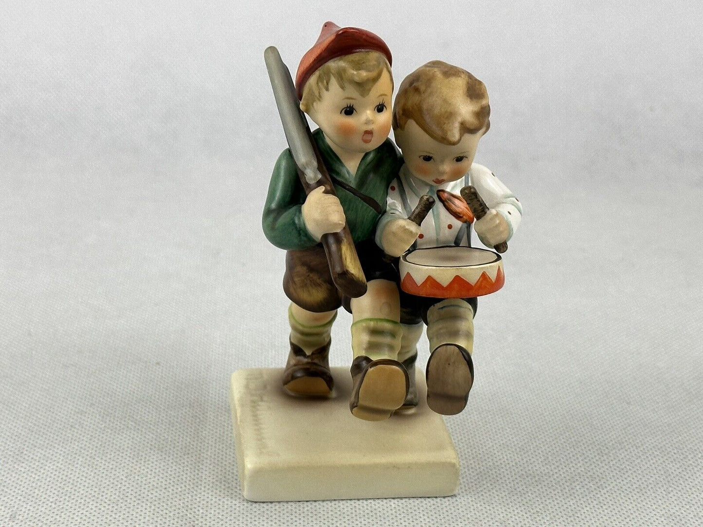 Goebel Hummel 50 2/0 Volunteers Soldatenspiel Collectible Figurine 4.3“ Germany
