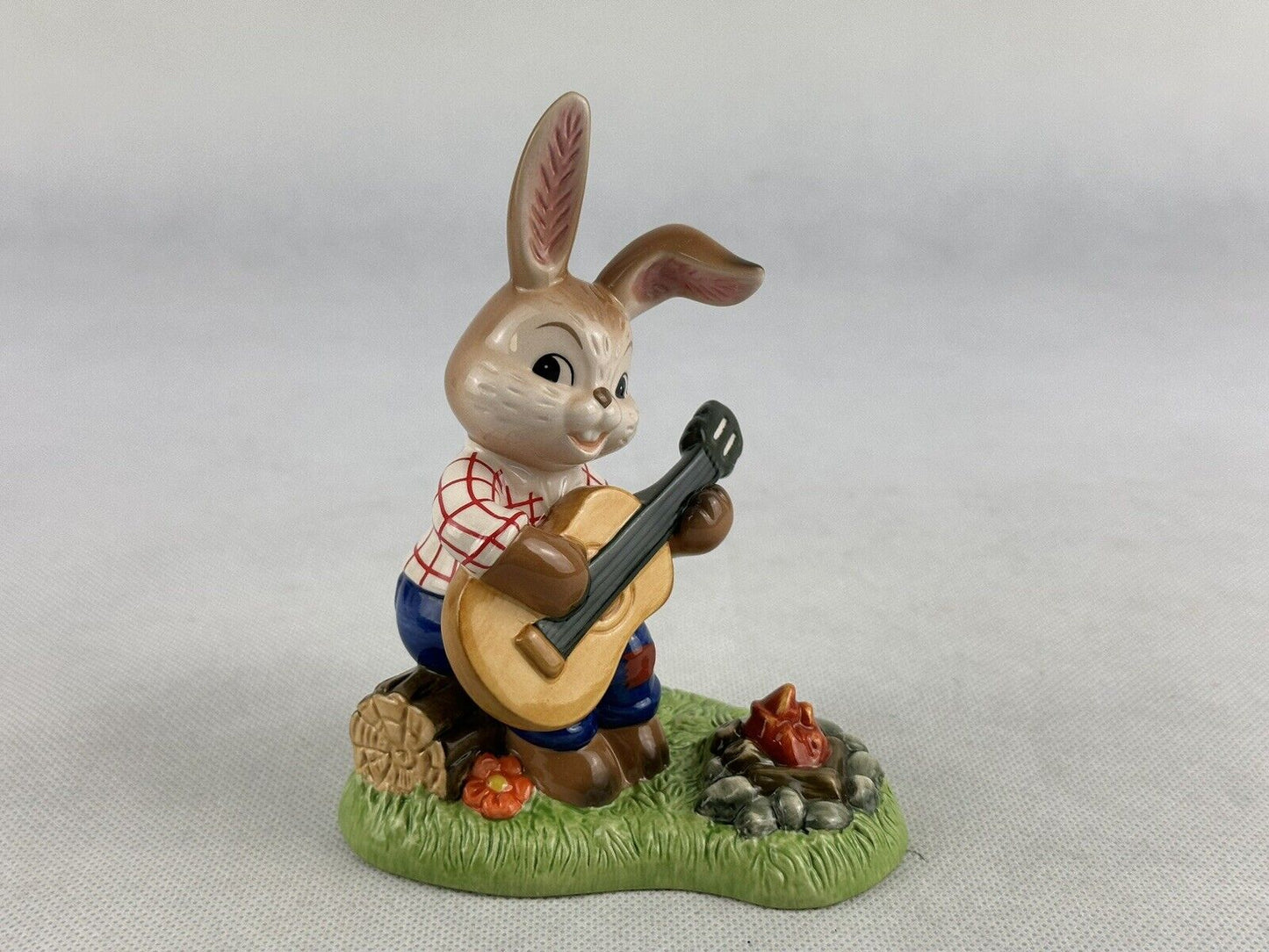 Goebel Rabbit Plays Guitar 4.7“ Incl. Original Box Porcelain Germany