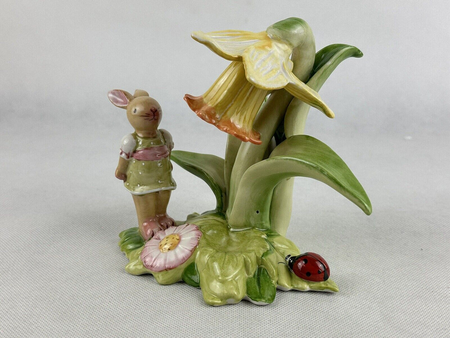 Villeroy Boch Bunny Girl with Daffodil 5.5“ ornament / figurine Germany