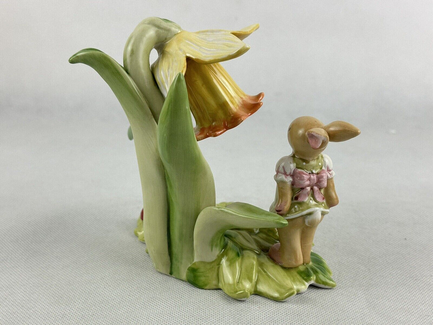 Villeroy Boch Bunny Girl with Daffodil 5.5“ ornament / figurine Germany