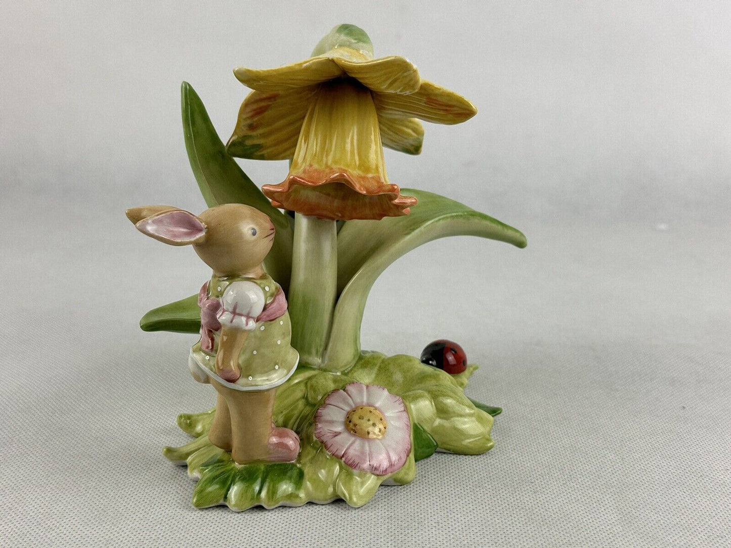 Villeroy Boch Bunny Girl with Daffodil 5.5“ ornament / figurine Germany