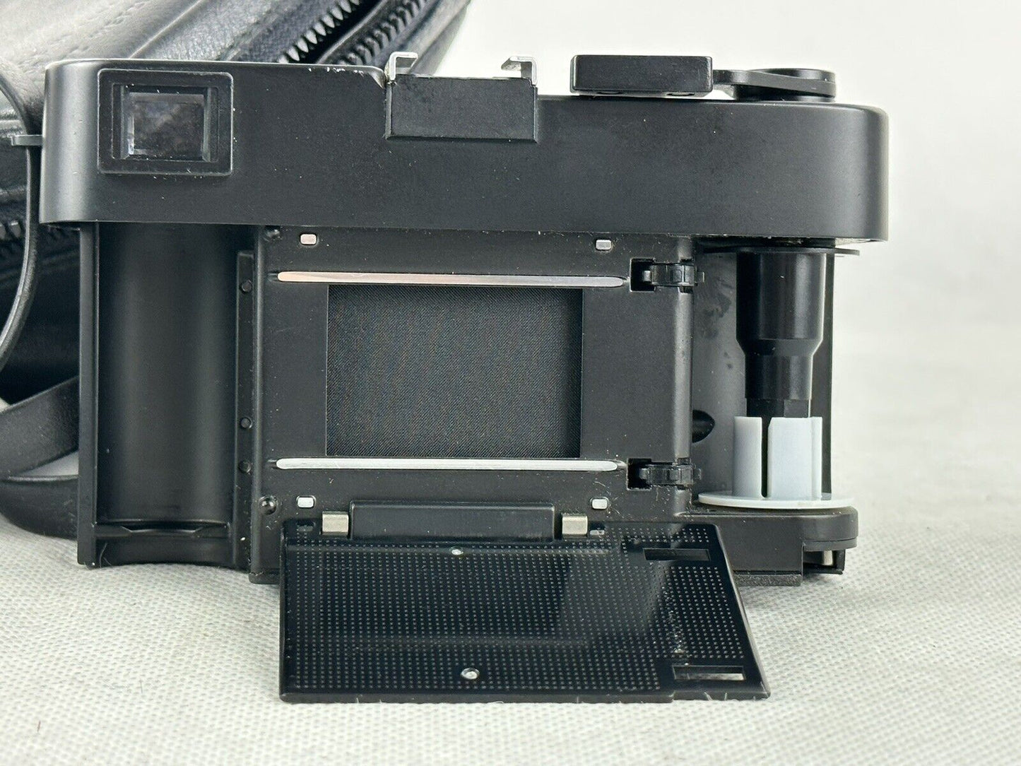 LEICA CL Film Camera Summicron C 40mm f2 Lens ~ with Leitz Wetzlar case, strap