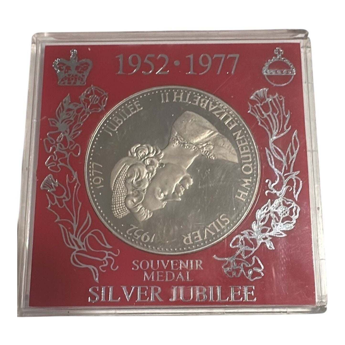 Queen Elizabeth II The Silver Jubilee Souvenir Medal in Original Case 1952-1977