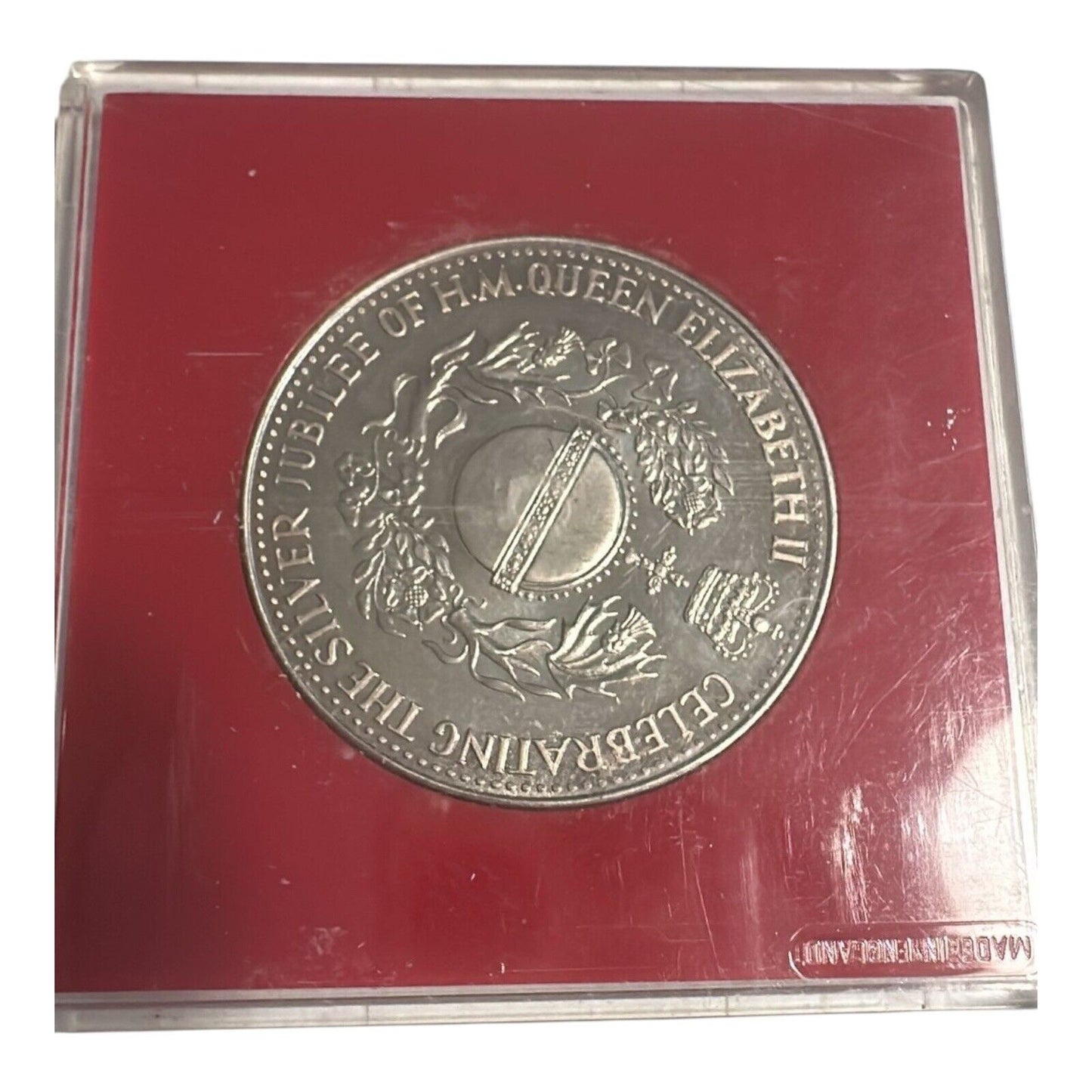 Queen Elizabeth II The Silver Jubilee Souvenir Medal in Original Case 1952-1977