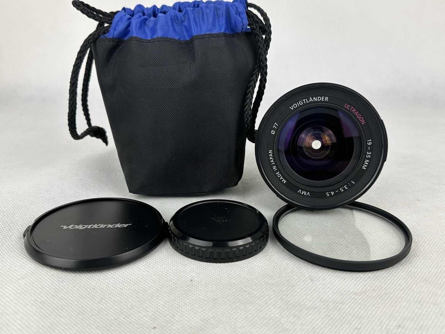 Voigtländer 19-35mm F/3.5-4.5 Ultragon wide-angle lens for Canon EF Japan