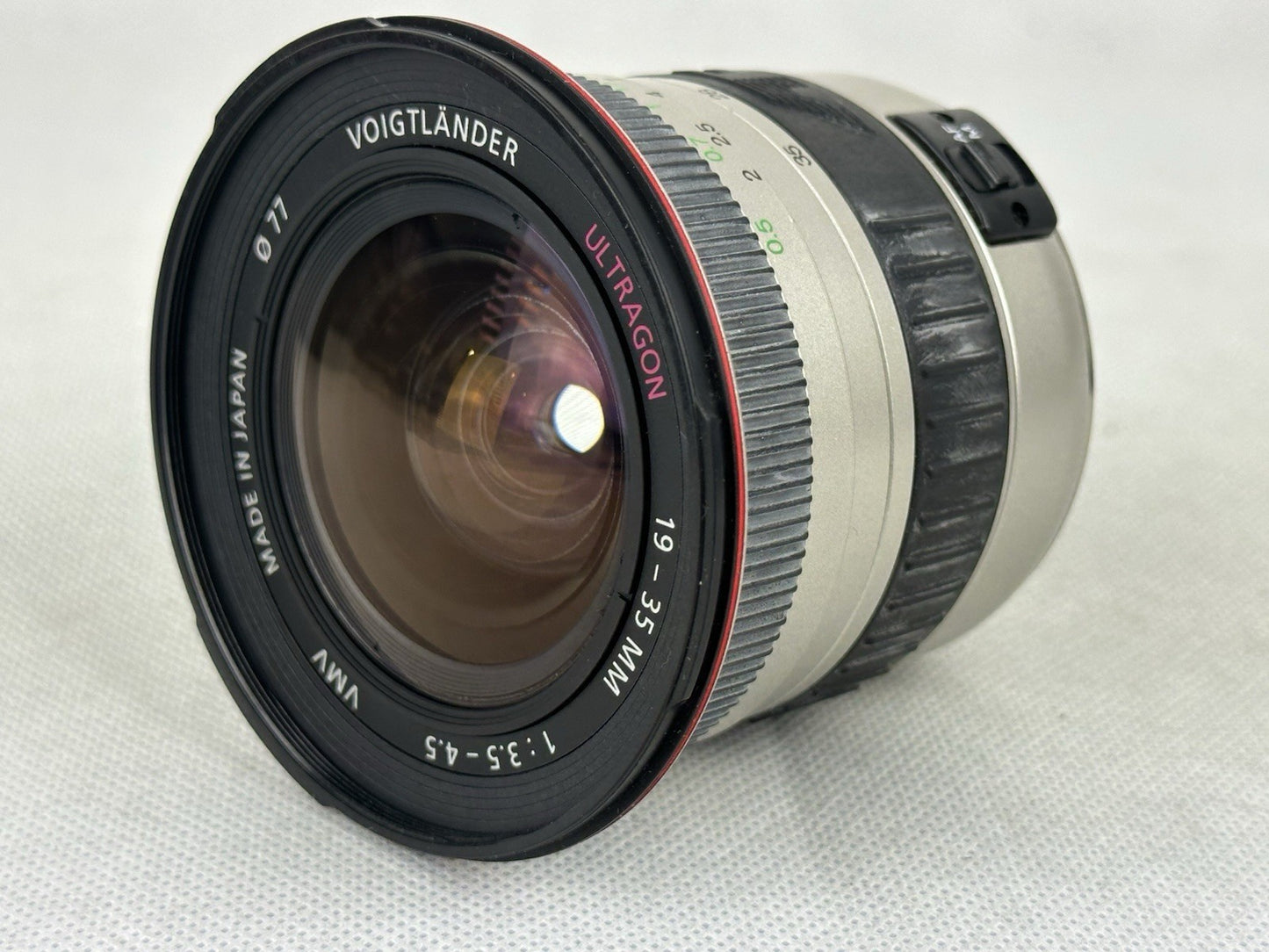 Voigtländer 19-35mm F/3.5-4.5 Ultragon wide-angle lens for Canon EF Japan