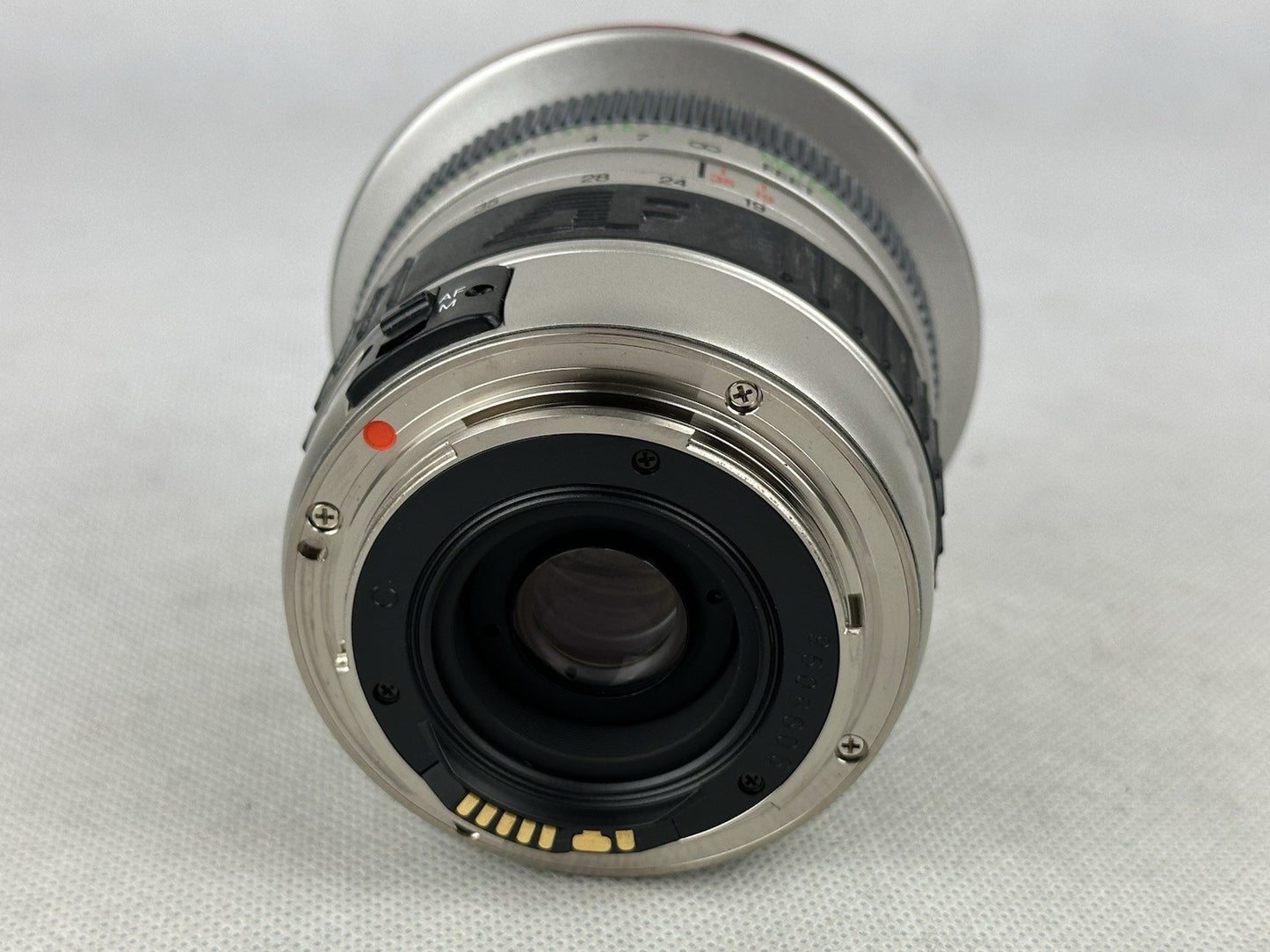 Voigtländer 19-35mm F/3.5-4.5 Ultragon wide-angle lens for Canon EF Japan
