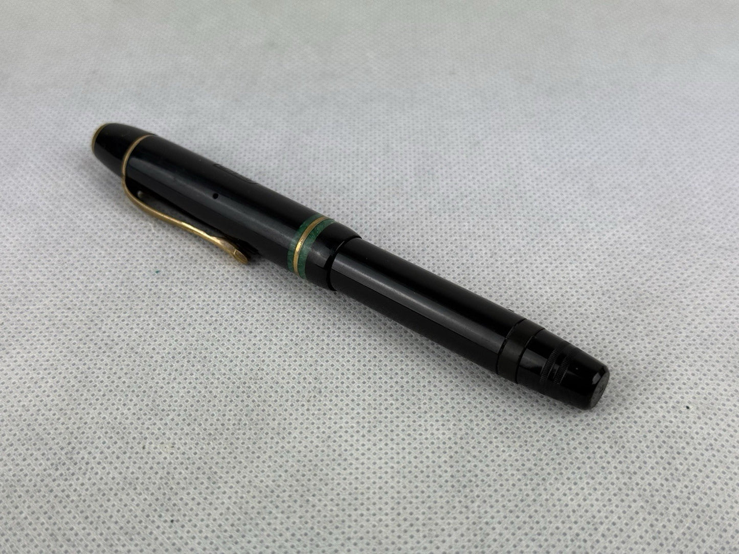 Greif Gold Fountain Pen W/14k Gold Nib Black