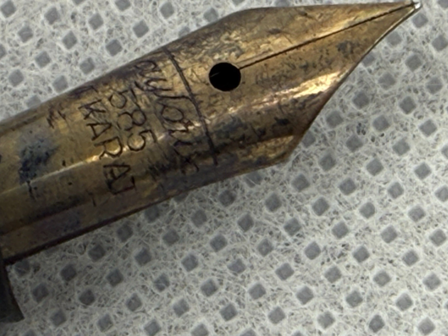 Greif Gold Fountain Pen W/14k Gold Nib Black