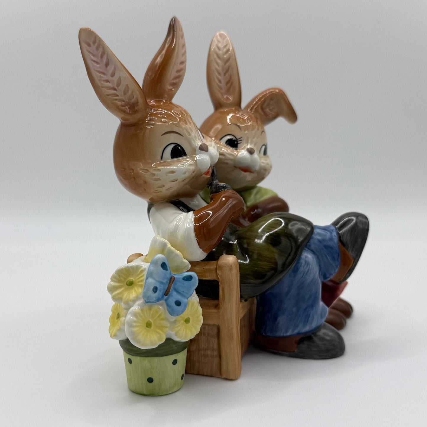 Goebel "Grandma & Grandpa on Bench" Easter Bunny Figure Porcelain 4.7" H (12cm)