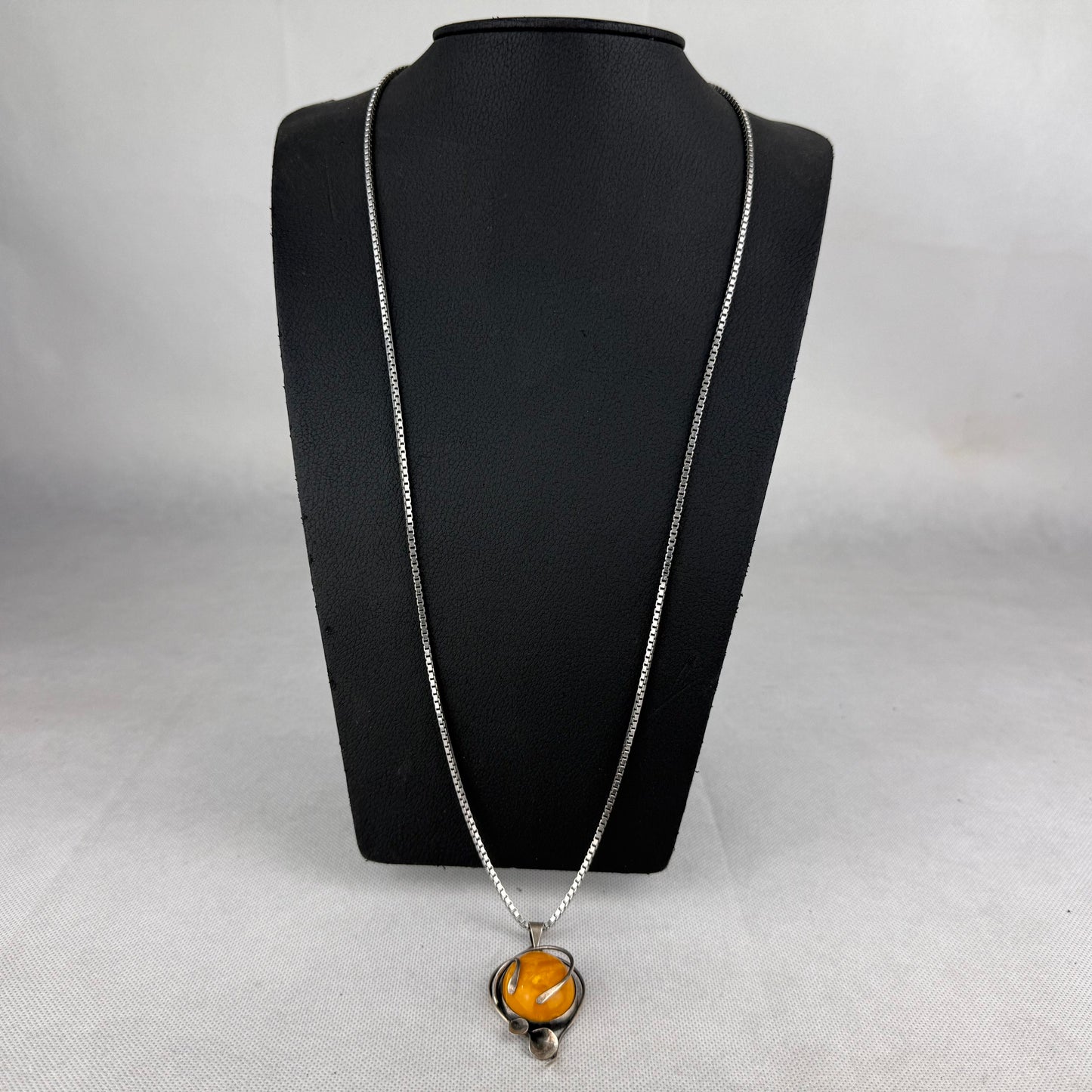 Vintage Baltic Amber Pendant Necklace 835 Silver Chain 925 Sterling Setting 28.2g