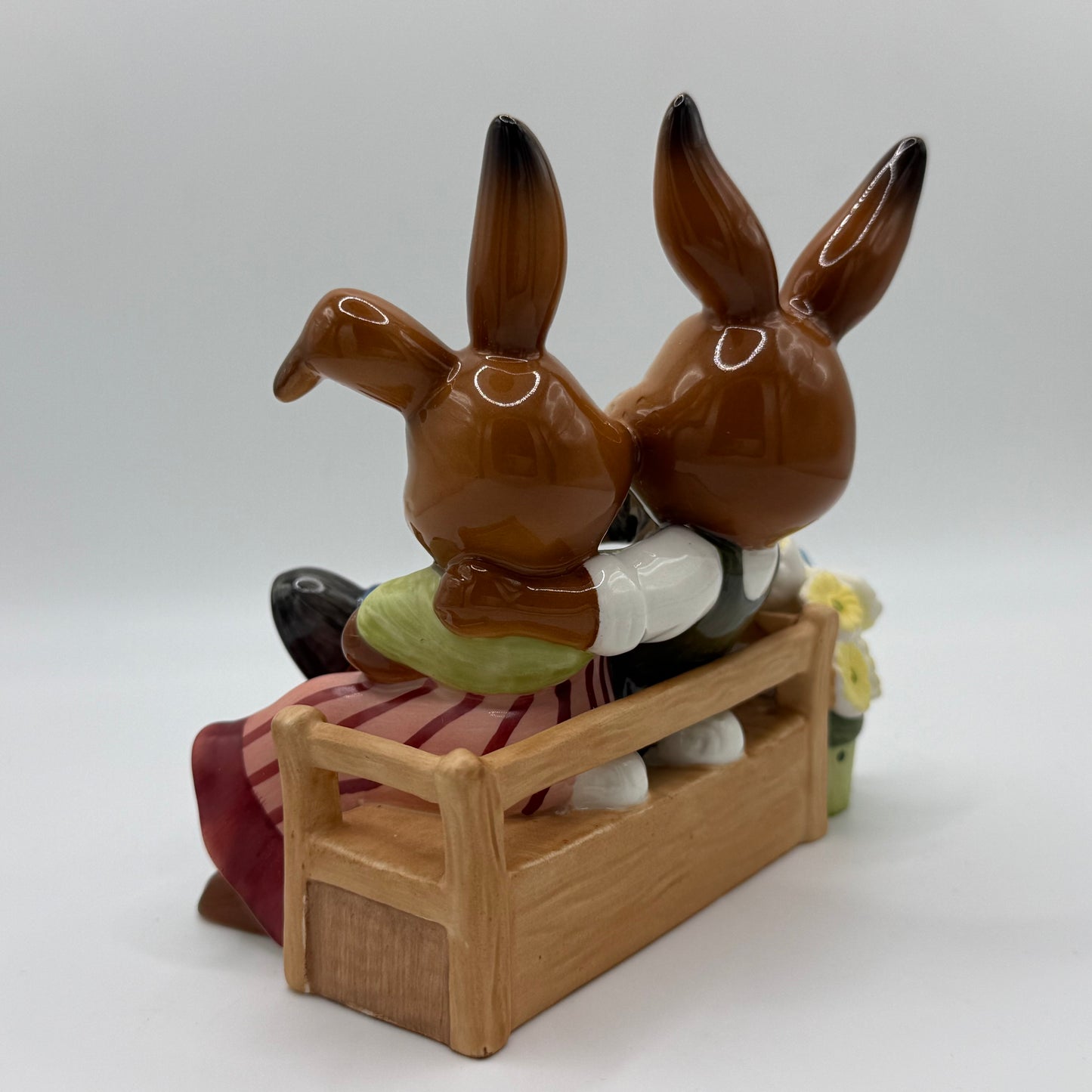 Goebel "Grandma & Grandpa on Bench" Easter Bunny Figure Porcelain 4.7" H (12cm)