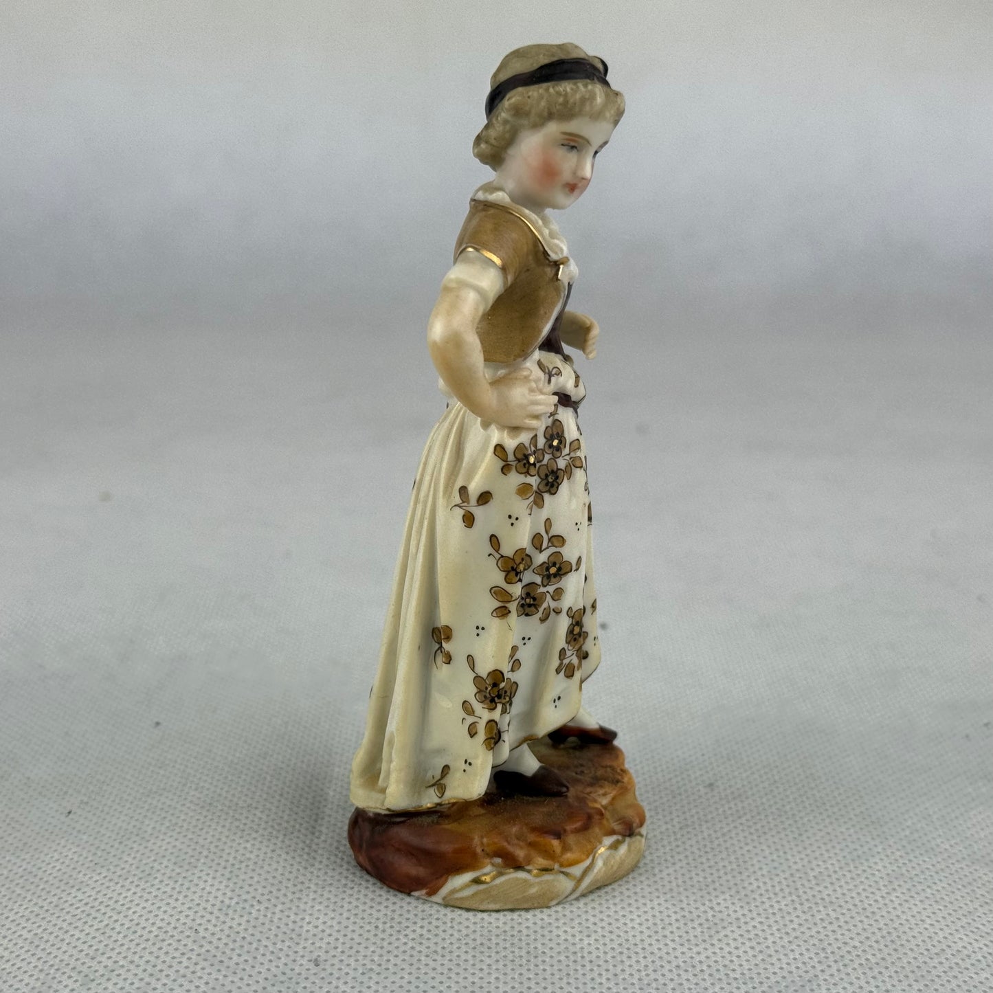 Richard Eckert Porcelain Figurine Girl with Basket – 12 cm – Hand Painted Vintage Figure