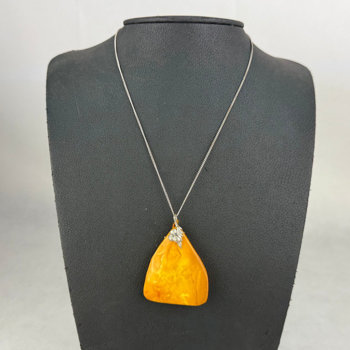 Large Baltic Amber Pendant Necklace 925 Sterling Silver 6 x 4.5 cm Polish Silver Tag 15.7 g