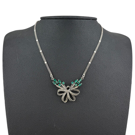 Vintage 925 Sterling Silver Marcasite & Green Stone Bow Necklace 45 cm – 11.3 g