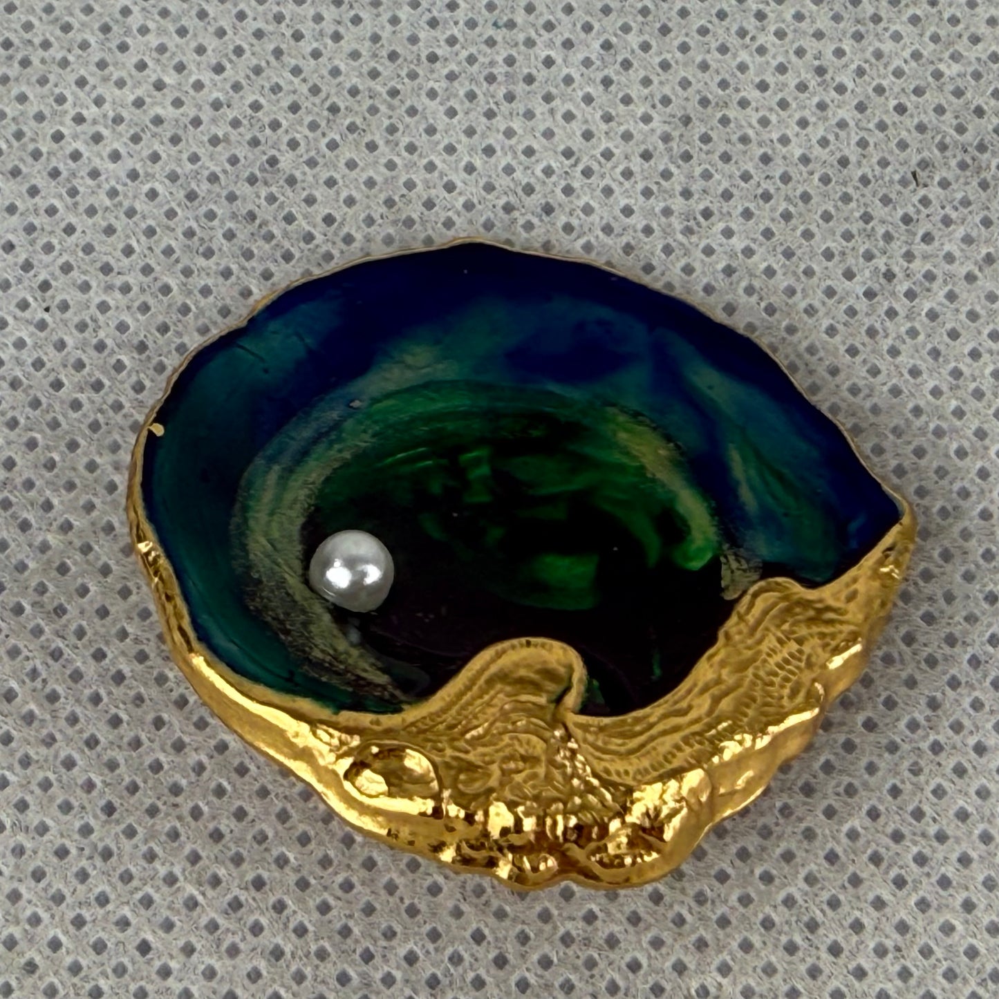 Vintage Gold Tone Oyster Shell Brooch Faux Pearl Enamel Statement Jewelry